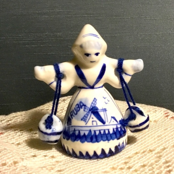 🇳🇱VINTAGE Hand-Painted CERAMIC POTTERY DUTCH WATER GIRL BLUE & WHITE - Picture 1 of 6